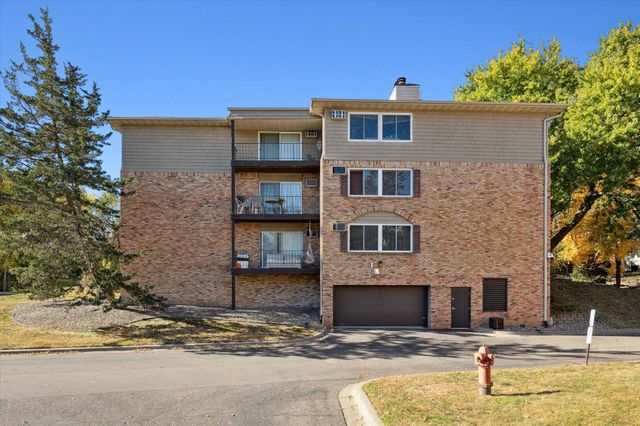 10311 Cedar Lake Road 103, Minnetonka, MN 55305