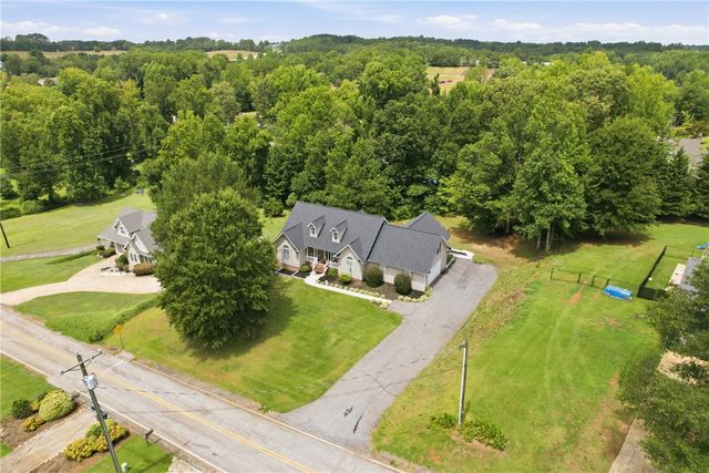 509 Horseshoe Drive, Seneca, SC 29678