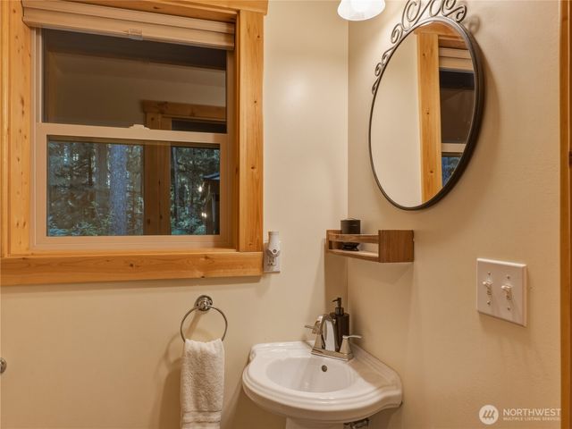 7482 Miller Way, Deming, WA 98244