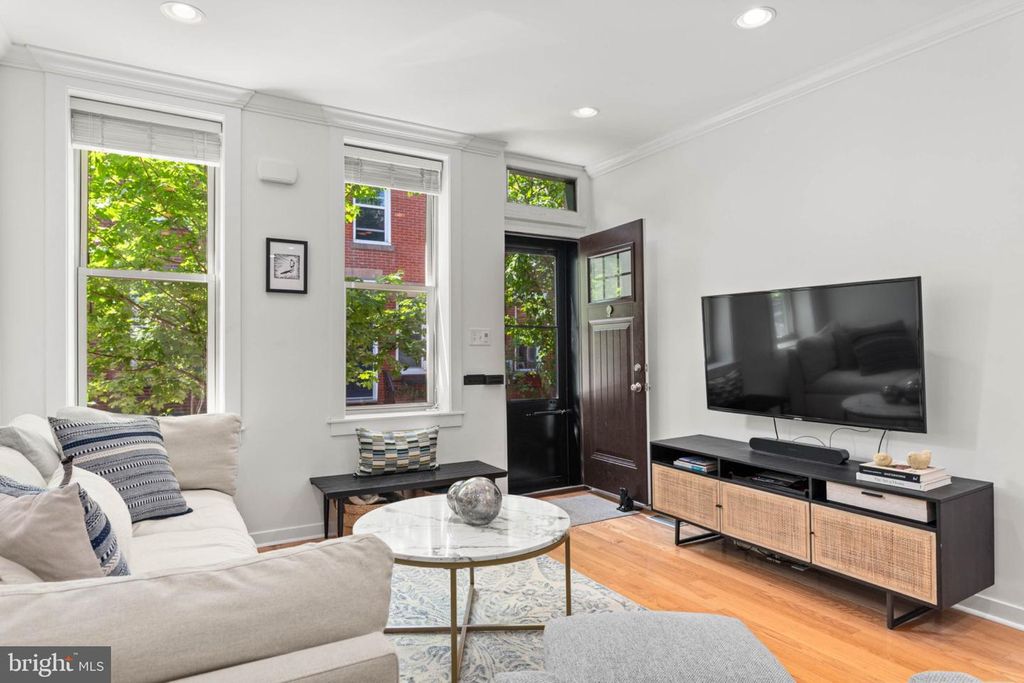 881 N BUCKNELL ST, PHILADELPHIA, PA 19130 — photo 2