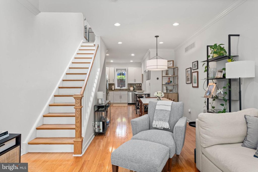 881 N BUCKNELL ST, PHILADELPHIA, PA 19130 — photo 4