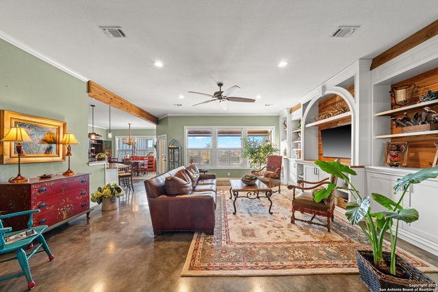 34 Rusty Spur Dr, Fredericksburg, TX 78624