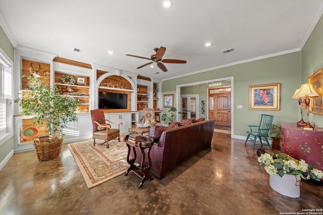 34 Rusty Spur Dr, Fredericksburg, TX 78624