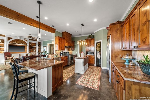 34 Rusty Spur Dr, Fredericksburg, TX 78624