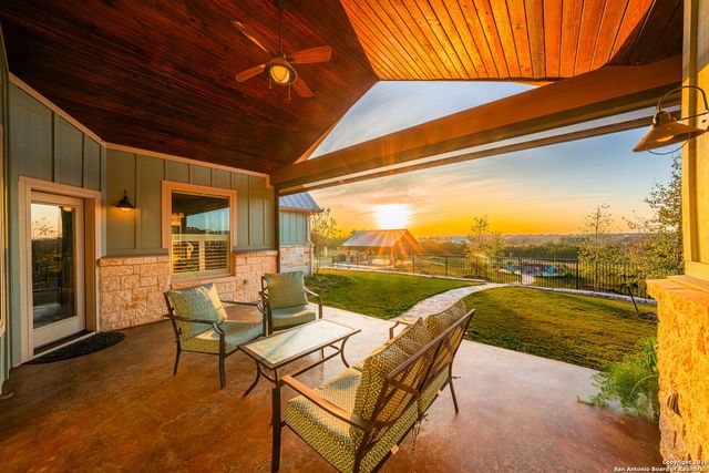 34 Rusty Spur Dr, Fredericksburg, TX 78624