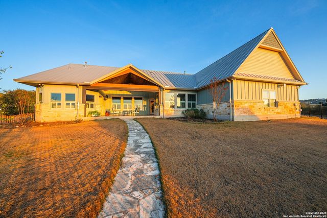 34 Rusty Spur Dr, Fredericksburg, TX 78624