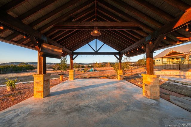 34 Rusty Spur Dr, Fredericksburg, TX 78624