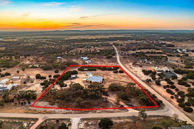 34 Rusty Spur Dr, Fredericksburg, TX 78624
