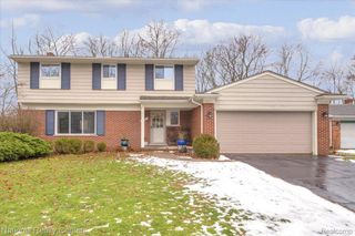 28701 Summerwood Road, Farmington Hills, MI 48334
