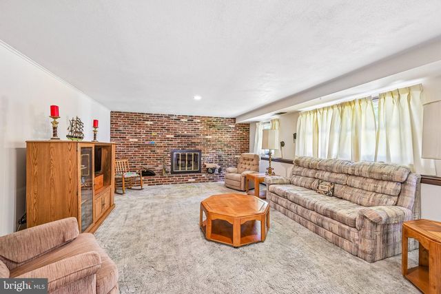 138 BRENTWOOD DR, Mount Laurel, NJ 08054