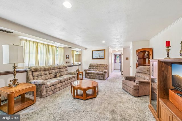 138 BRENTWOOD DR, Mount Laurel, NJ 08054