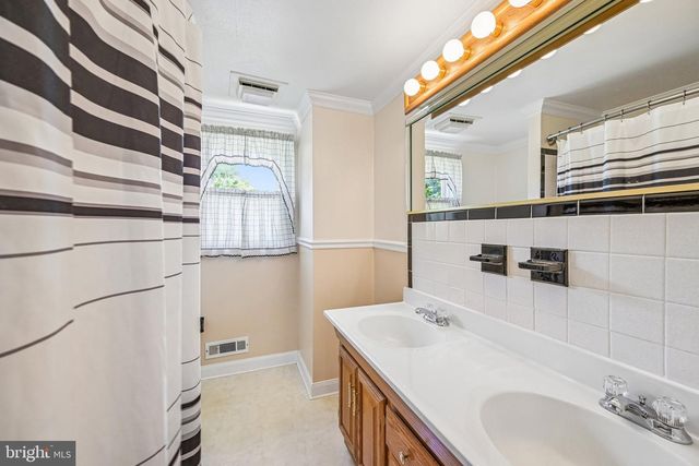 138 BRENTWOOD DR, Mount Laurel, NJ 08054