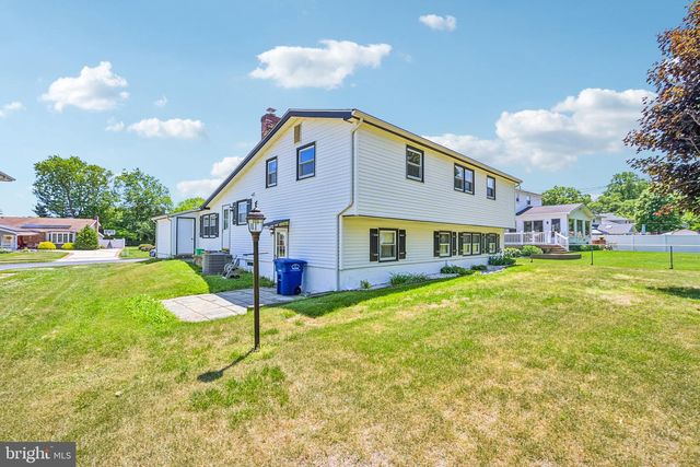 138 BRENTWOOD DR, Mount Laurel, NJ 08054