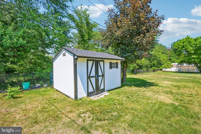 138 BRENTWOOD DR, Mount Laurel, NJ 08054