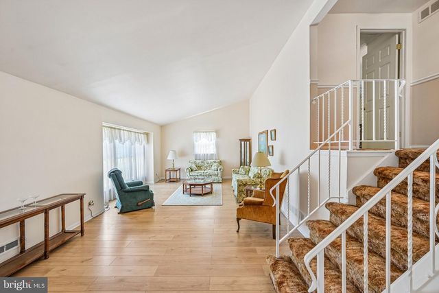 138 BRENTWOOD DR, Mount Laurel, NJ 08054
