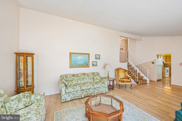 138 BRENTWOOD DR, Mount Laurel, NJ 08054
