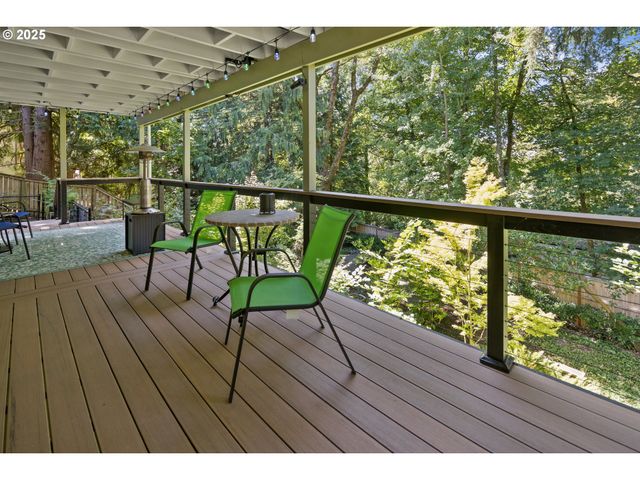 1847 WOODLAND Ter, Lake Oswego, OR 97034