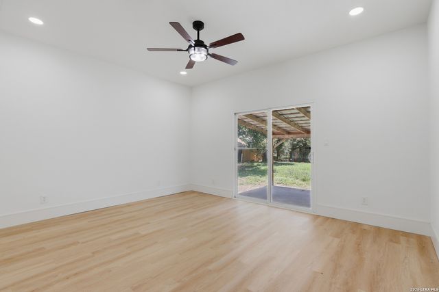415 Elm St, Seguin, TX 78155