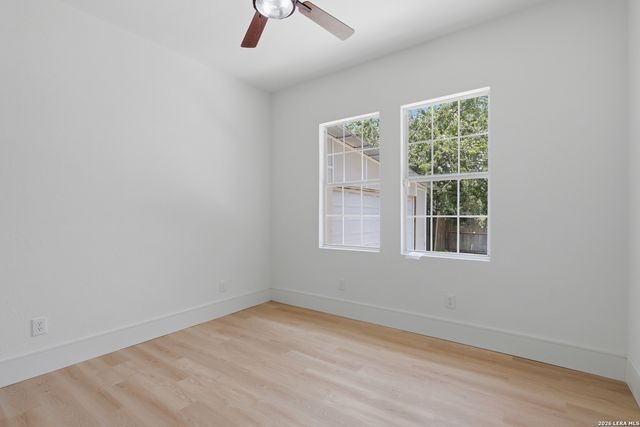 415 Elm St, Seguin, TX 78155