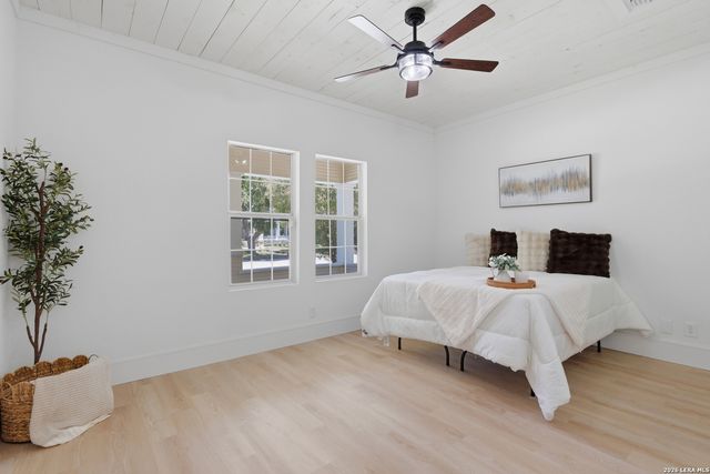 415 Elm St, Seguin, TX 78155