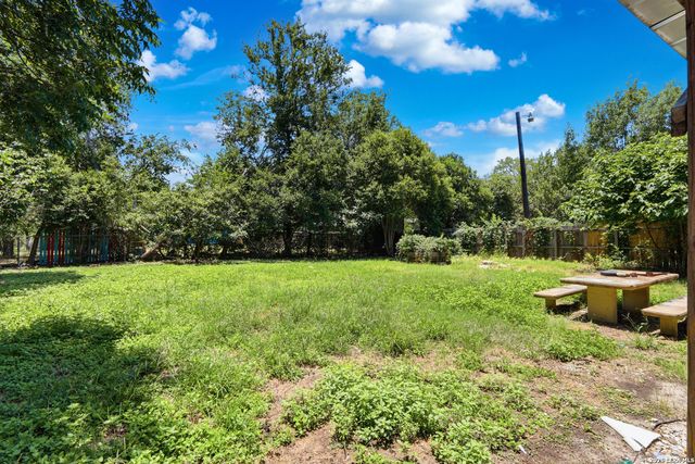 415 Elm St, Seguin, TX 78155
