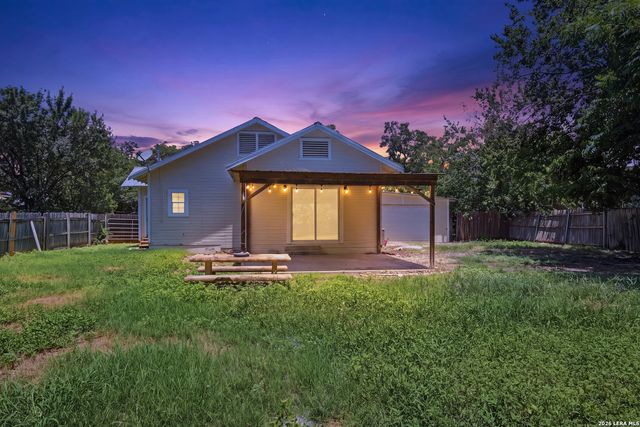 415 Elm St, Seguin, TX 78155