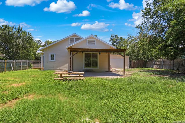 415 Elm St, Seguin, TX 78155