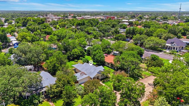 415 Elm St, Seguin, TX 78155