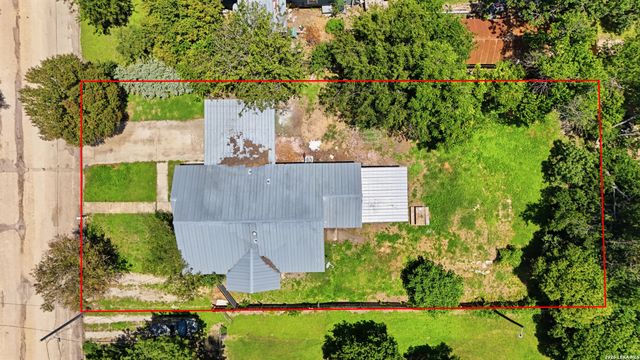 415 Elm St, Seguin, TX 78155