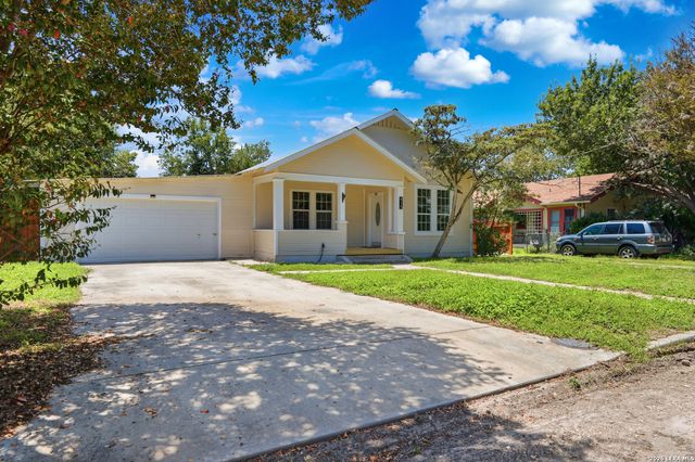 415 Elm St, Seguin, TX 78155