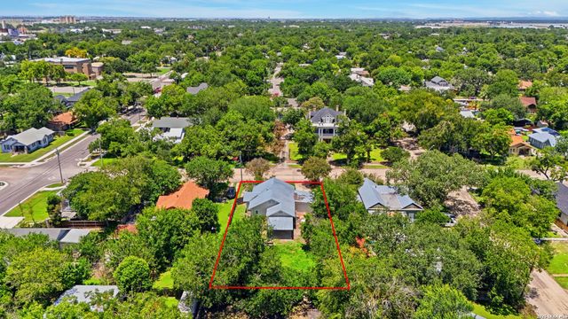 415 Elm St, Seguin, TX 78155