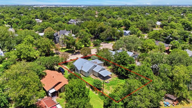 415 Elm St, Seguin, TX 78155