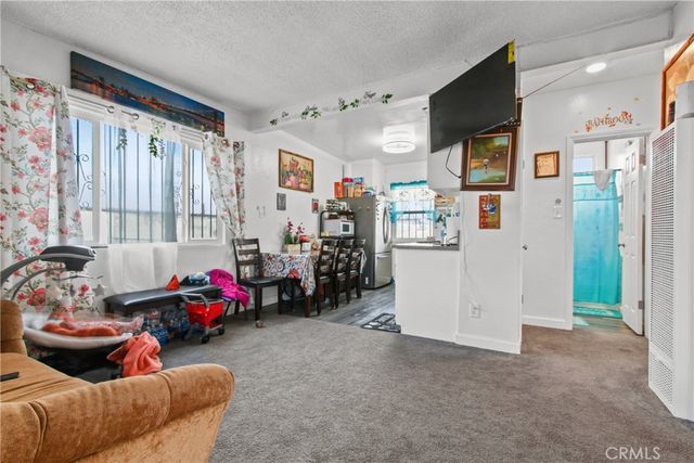 8717 Avalon, Los Angeles, CA 90003