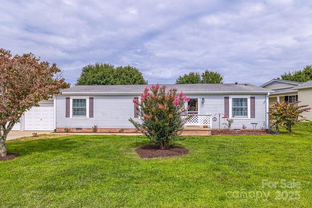445 Riverwind Drive, Hendersonville, NC 28739