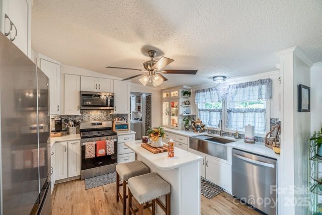 445 Riverwind Drive, Hendersonville, NC 28739