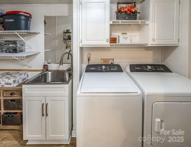445 Riverwind Drive, Hendersonville, NC 28739