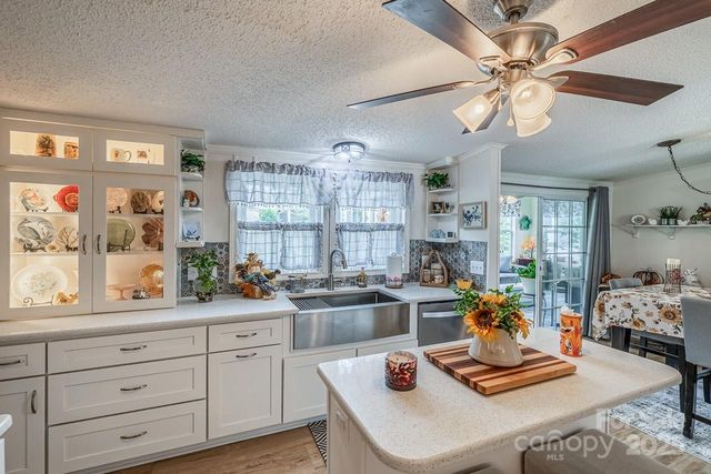 445 Riverwind Drive, Hendersonville, NC 28739