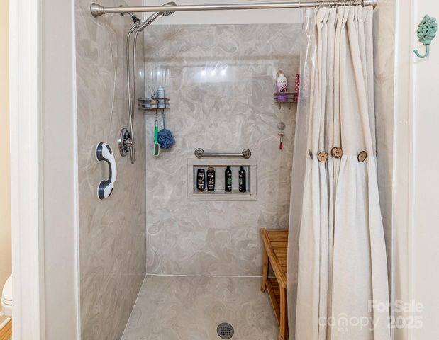 445 Riverwind Drive, Hendersonville, NC 28739