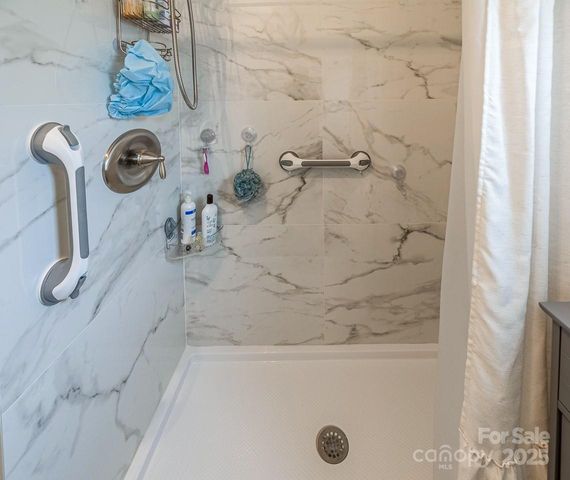 445 Riverwind Drive, Hendersonville, NC 28739