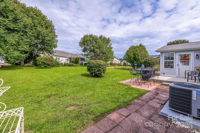 445 Riverwind Drive, Hendersonville, NC 28739