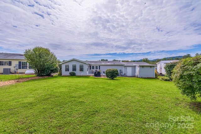 445 Riverwind Drive, Hendersonville, NC 28739