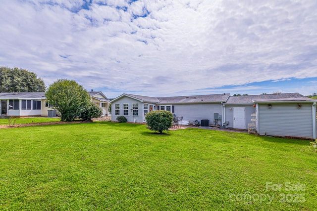 445 Riverwind Drive, Hendersonville, NC 28739