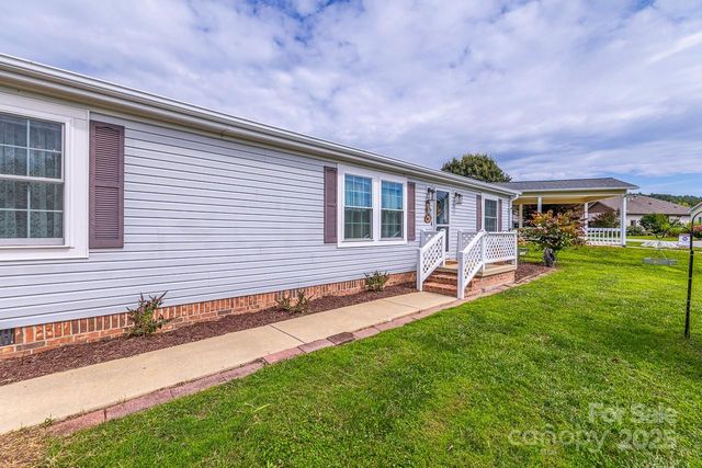 445 Riverwind Drive, Hendersonville, NC 28739