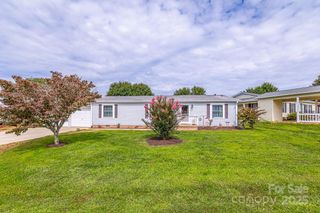 445 Riverwind Drive, Hendersonville, NC 28739