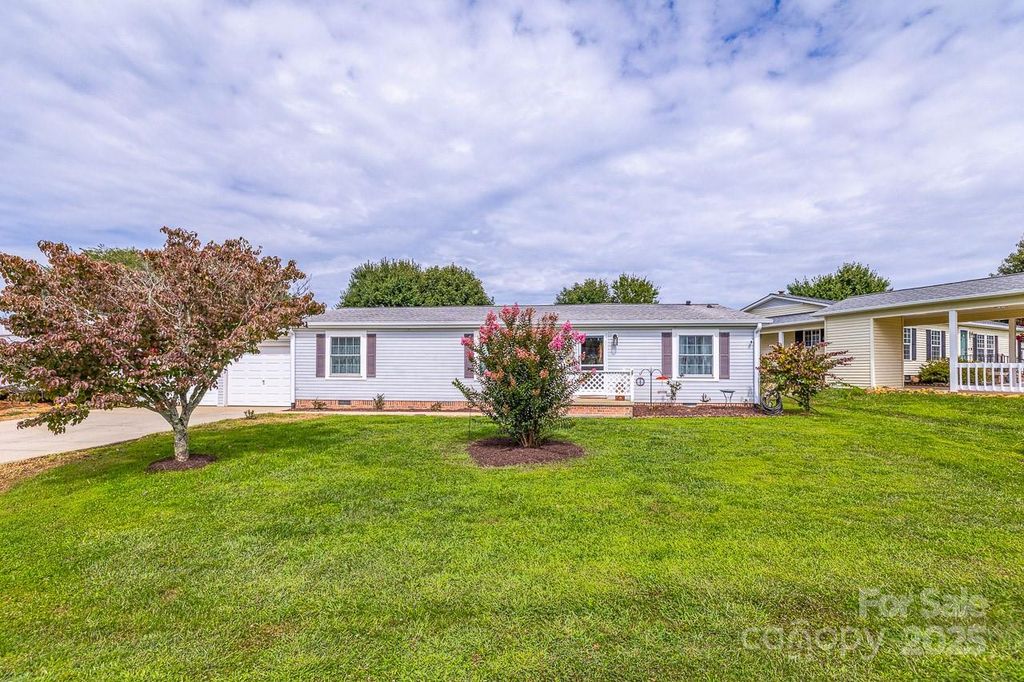 445 Riverwind Drive, Hendersonville, NC 28739