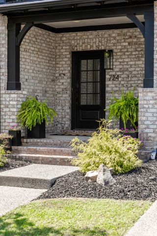 724 Fontwell Ln, Franklin, TN 37064