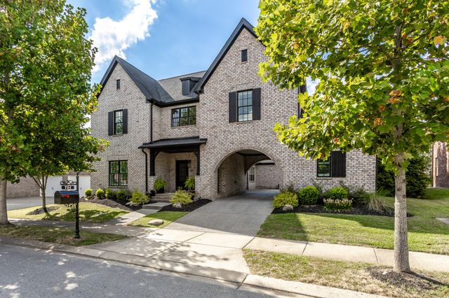 724 Fontwell Ln, Franklin, TN 37064