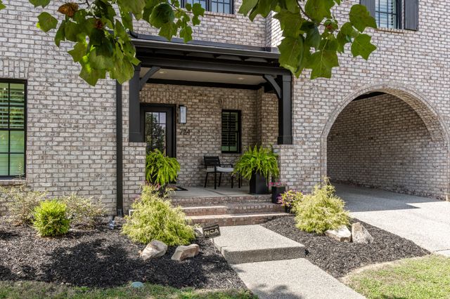 724 Fontwell Ln, Franklin, TN 37064