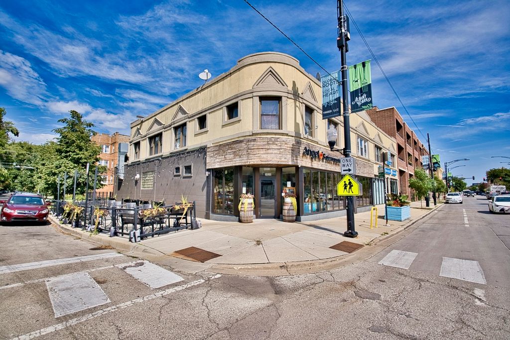 3026 W Montrose Avenue, Chicago, IL 60618 — photo 2