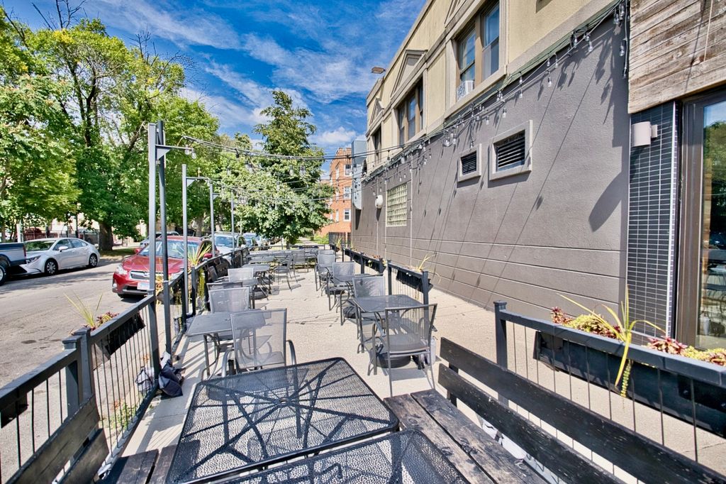 3026 W Montrose Avenue, Chicago, IL 60618 — photo 3